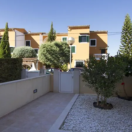 펜션 Spacious House Near With Pool *